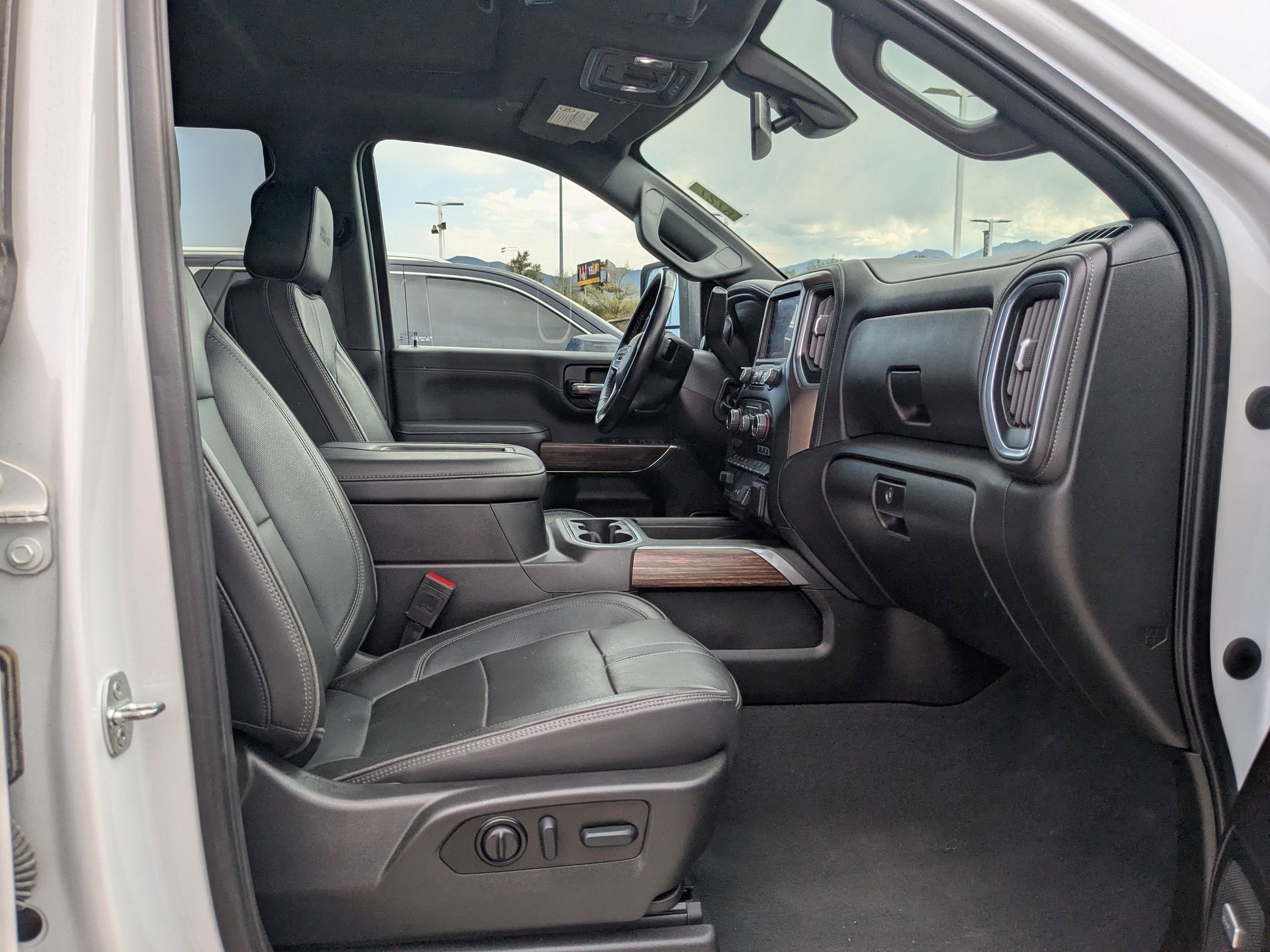 2022 Chevrolet Silverado 3500HD High Country photo 19
