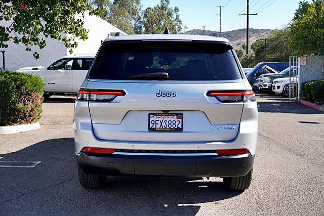 2023 Jeep Grand Cherokee Laredo photo 8