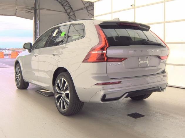 2025 Volvo XC60 B5 Plus photo 3