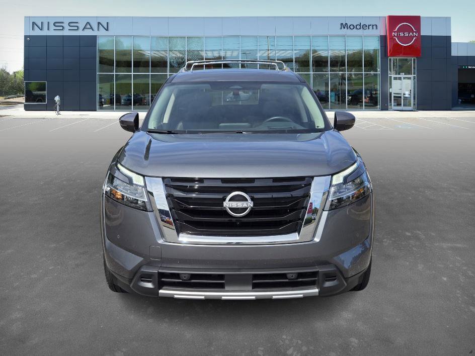 2024 Nissan Pathfinder Platinum photo 2