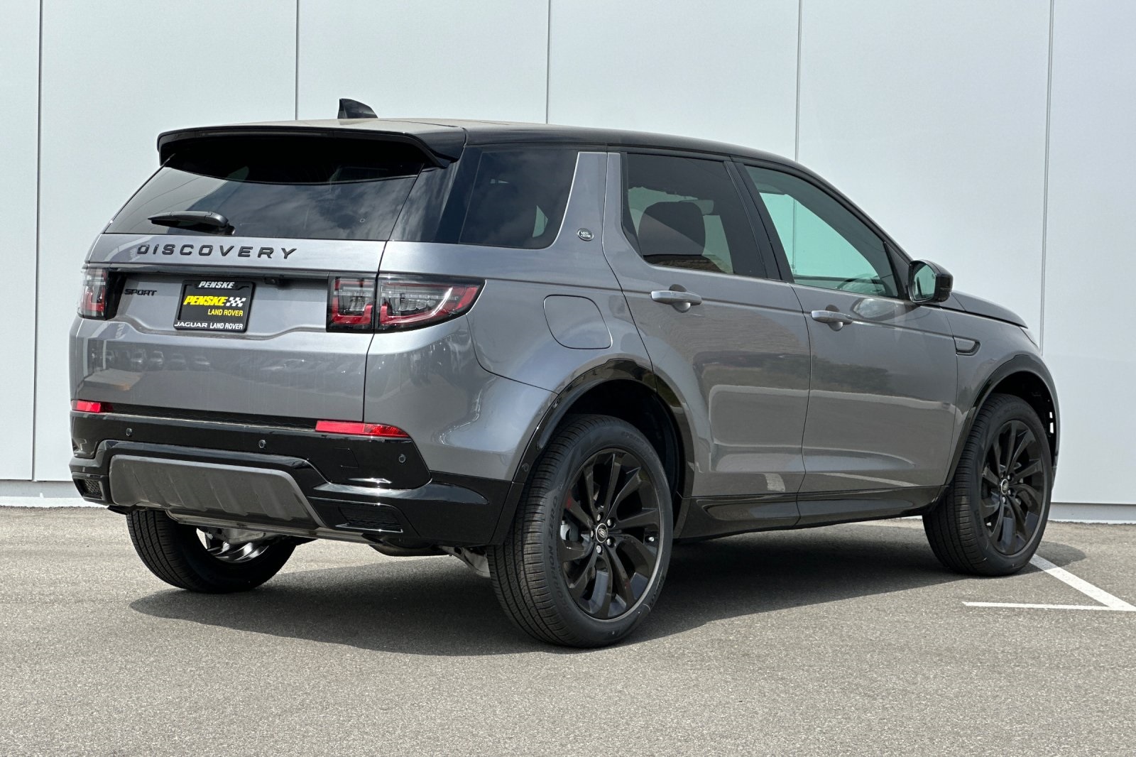 2025 Land Rover Discovery Sport SE photo 4