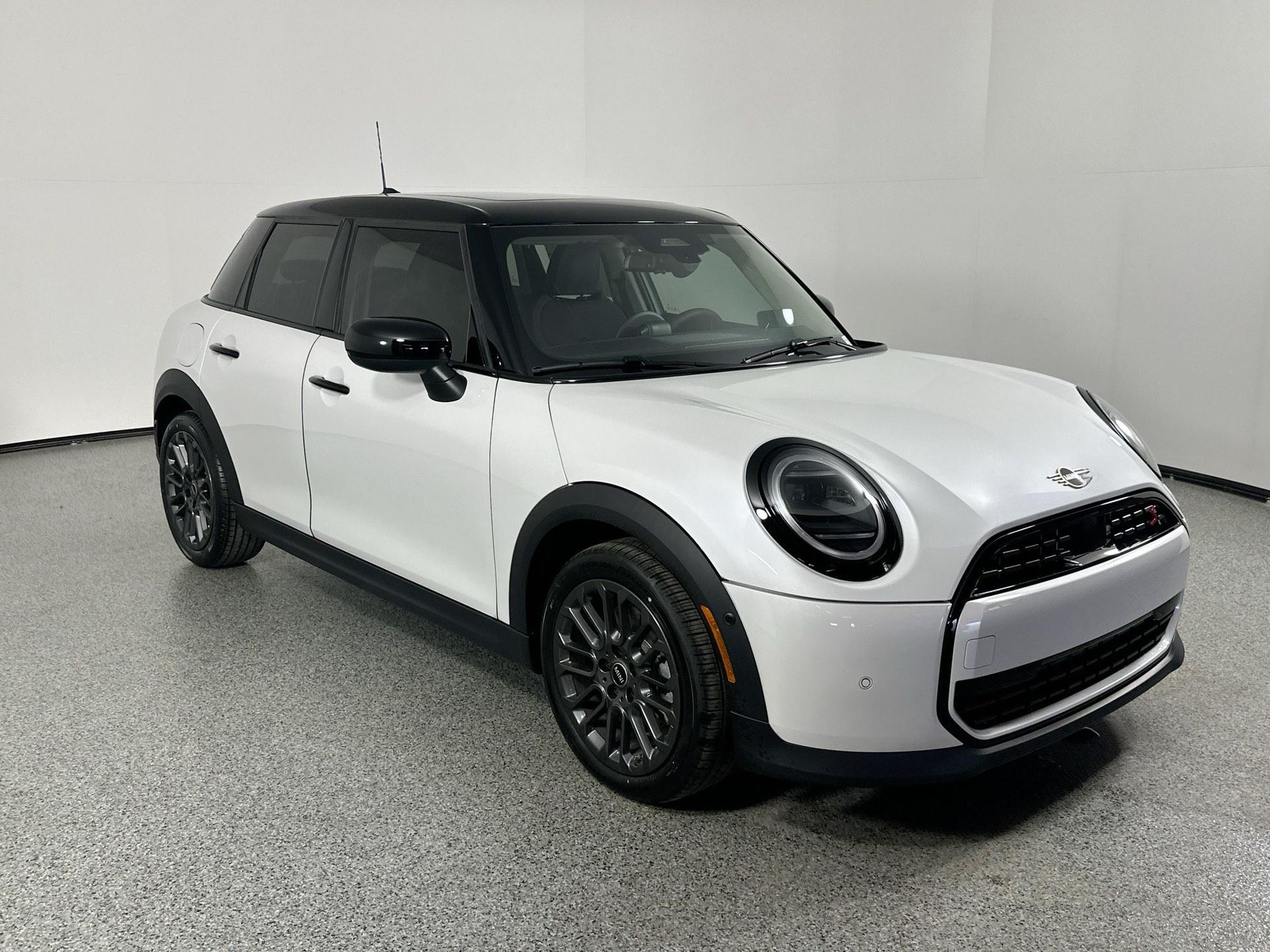 2025 Mini Cooper Hardtop S photo 2