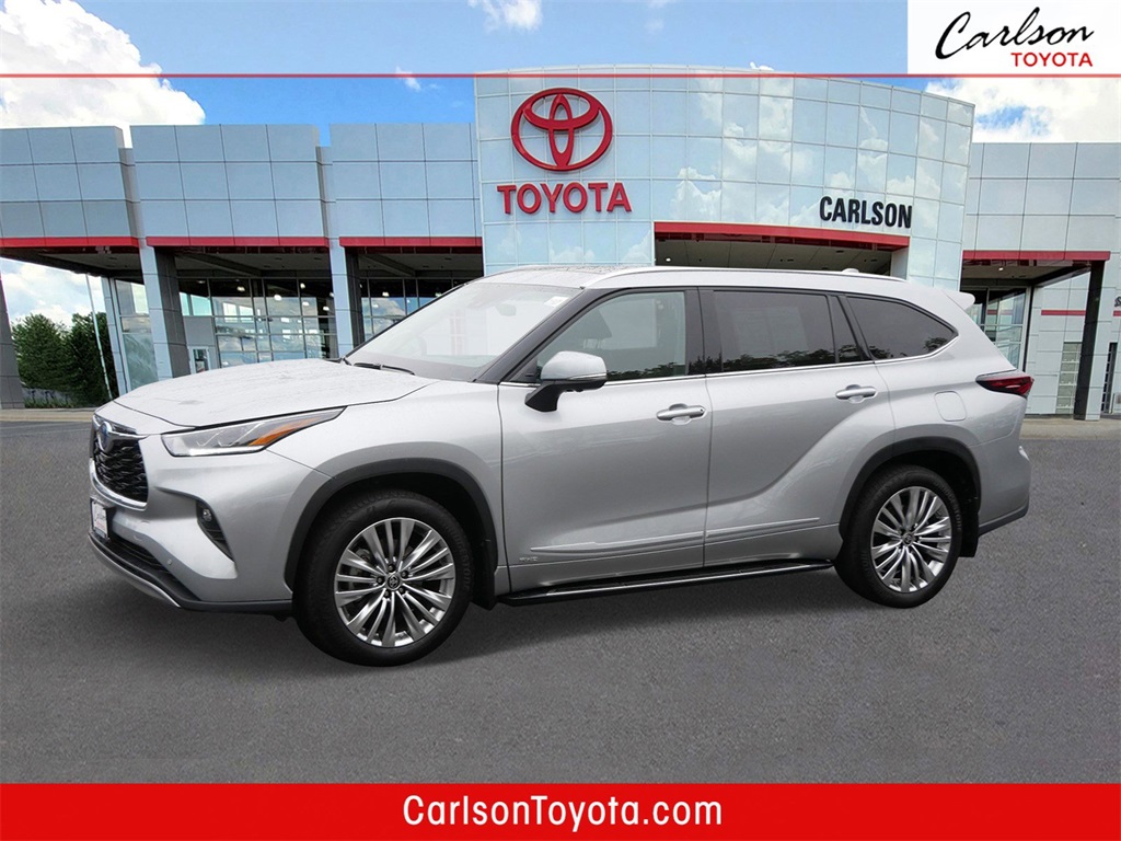 2024 Toyota Highlander Platinum's photo