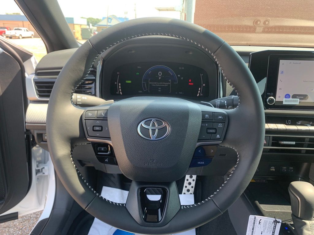 2025 Toyota Camry SE photo 14