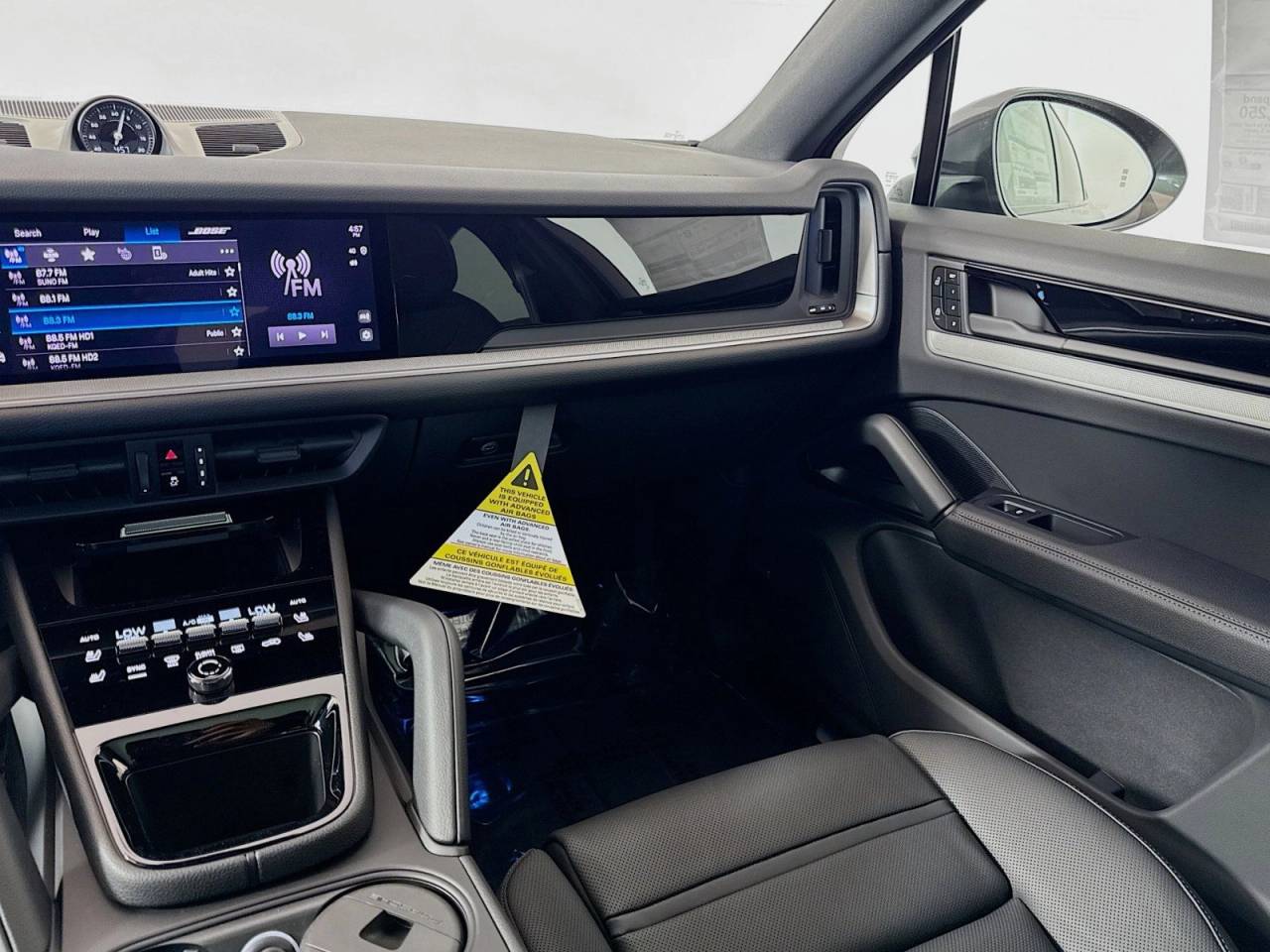 2025 Porsche Cayenne photo 21