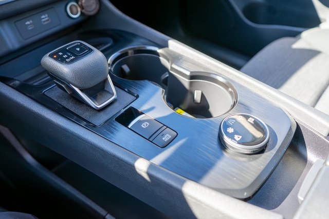 2022 Nissan Rogue SV photo 16