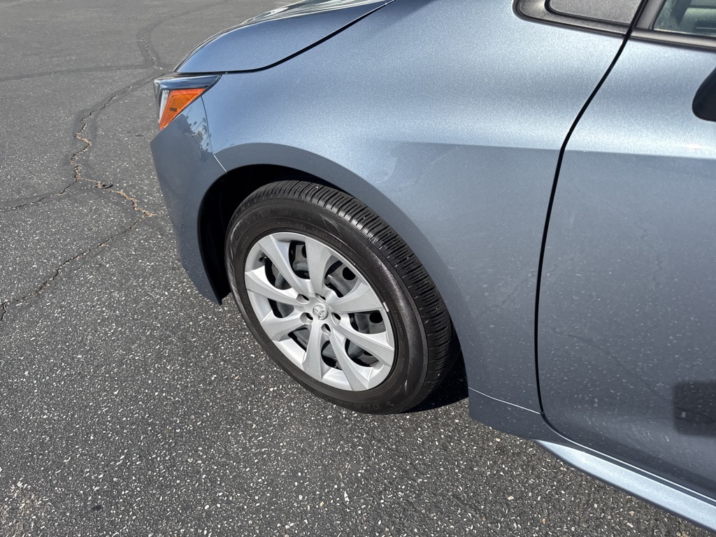 2022 Toyota Corolla LE photo 9