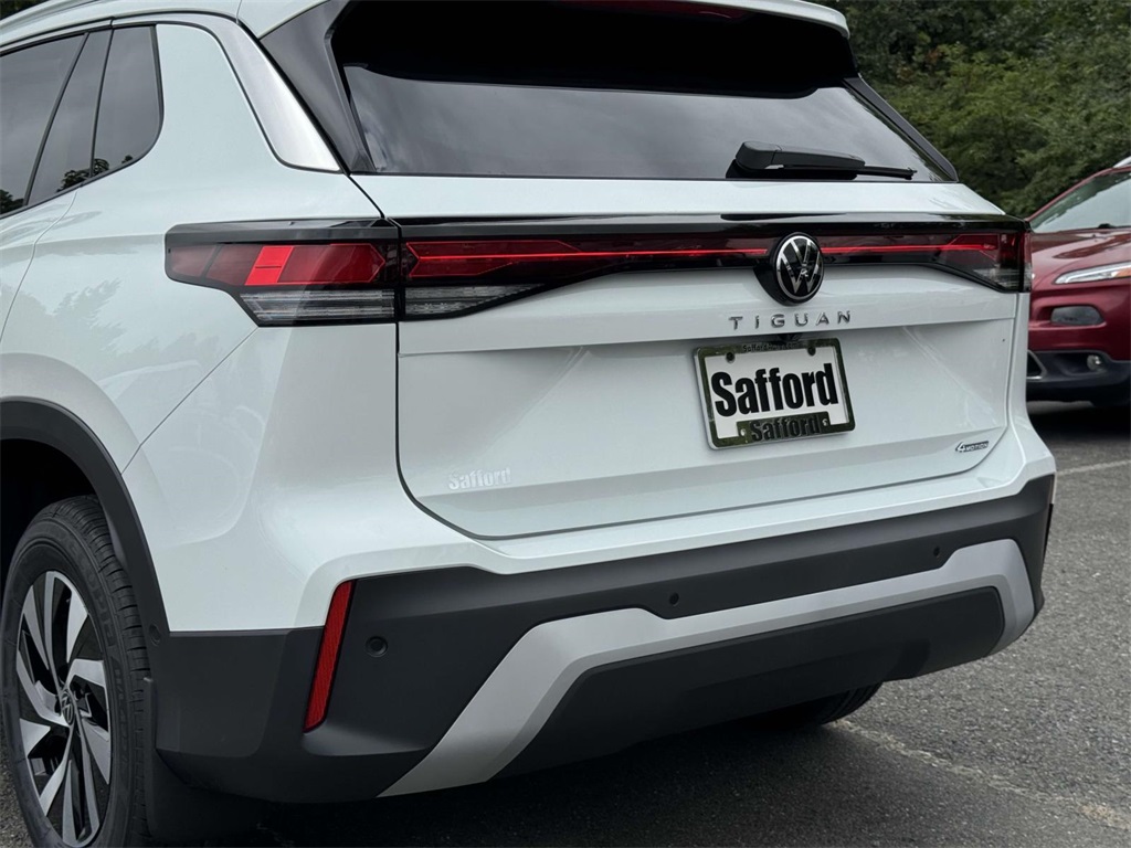 2025 Volkswagen Tiguan S photo 11