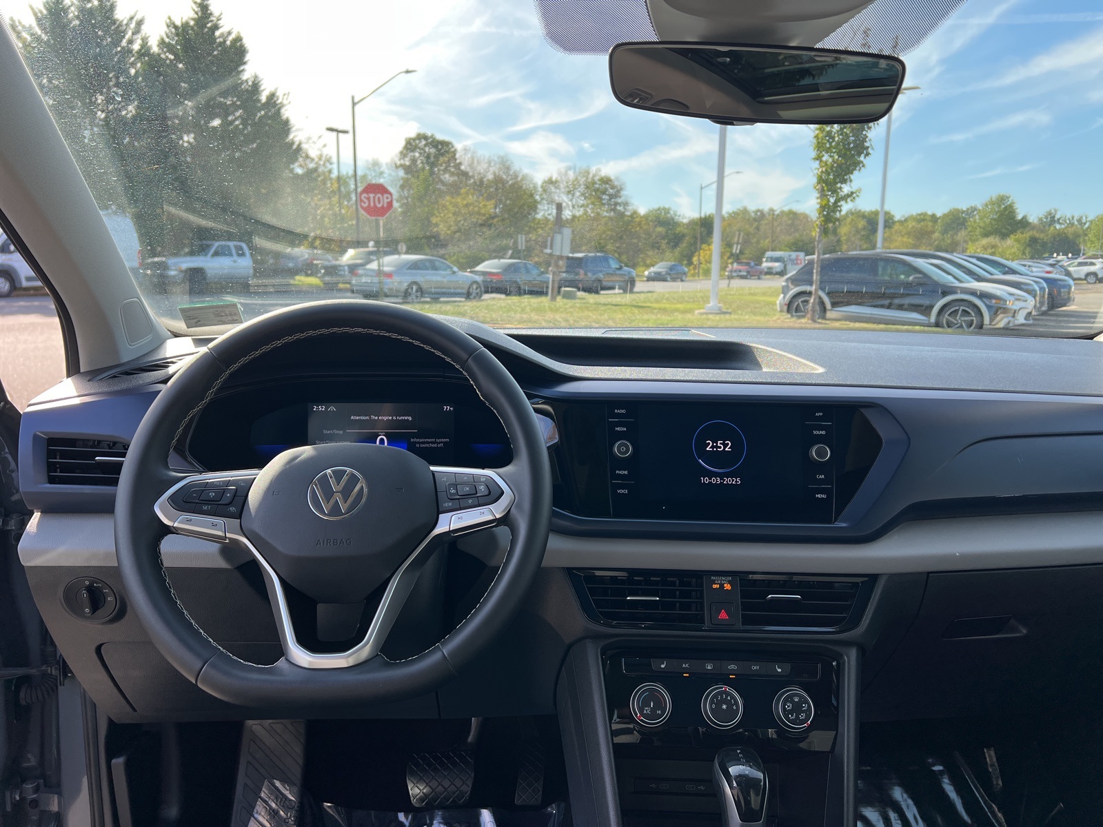 2023 Volkswagen Taos SE photo 3