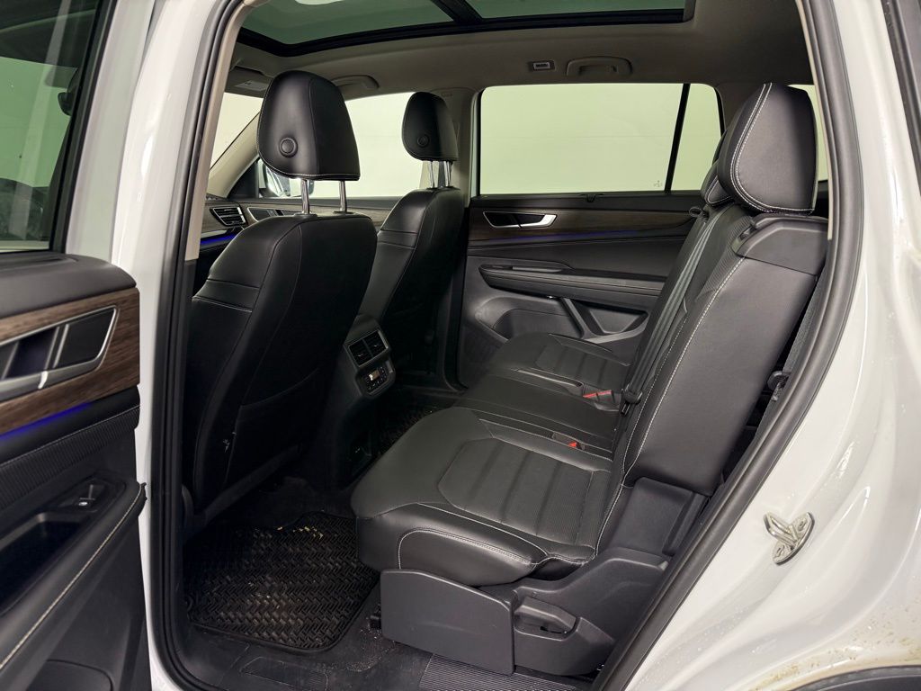 2024 Volkswagen Atlas SEL photo 18