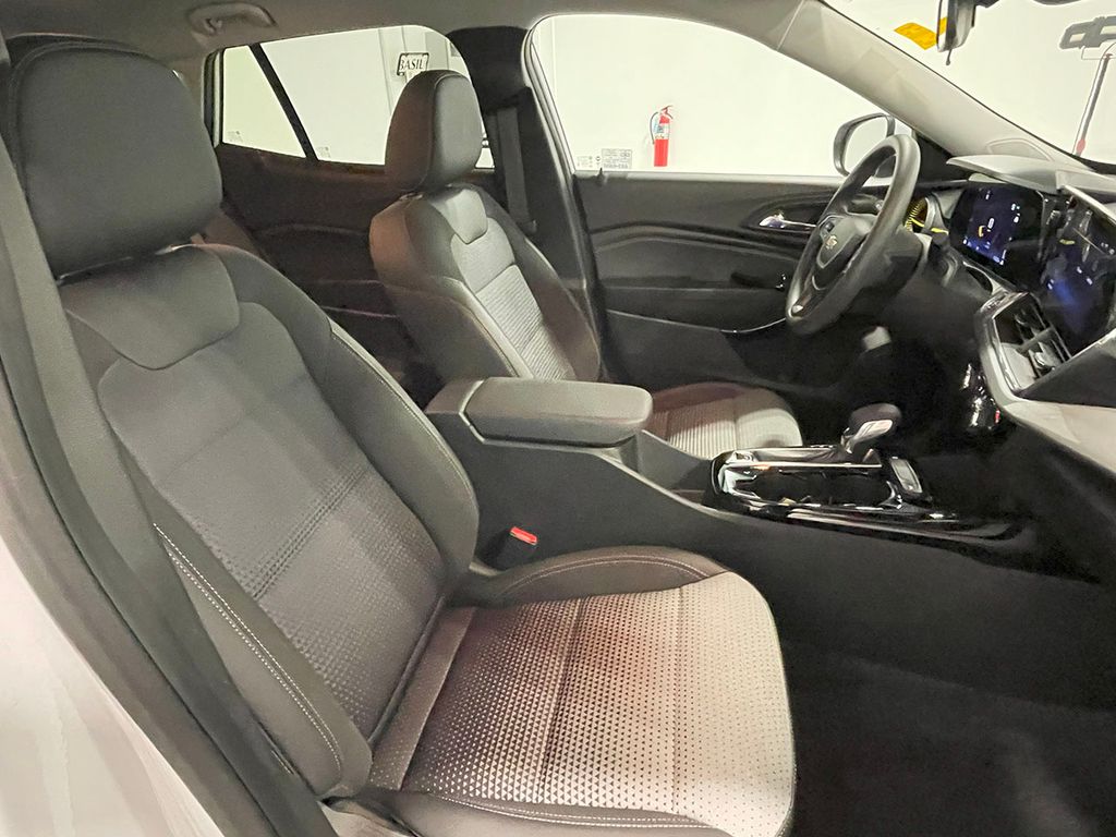 2024 Chevrolet Trax LT photo 12