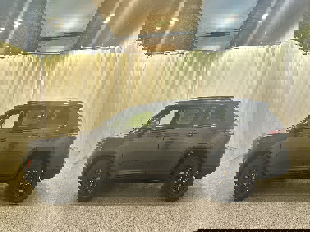 2025 Jeep Grand Cherokee Altitude X photo 3