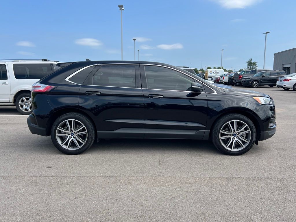 2022 Ford Edge Titanium photo 4