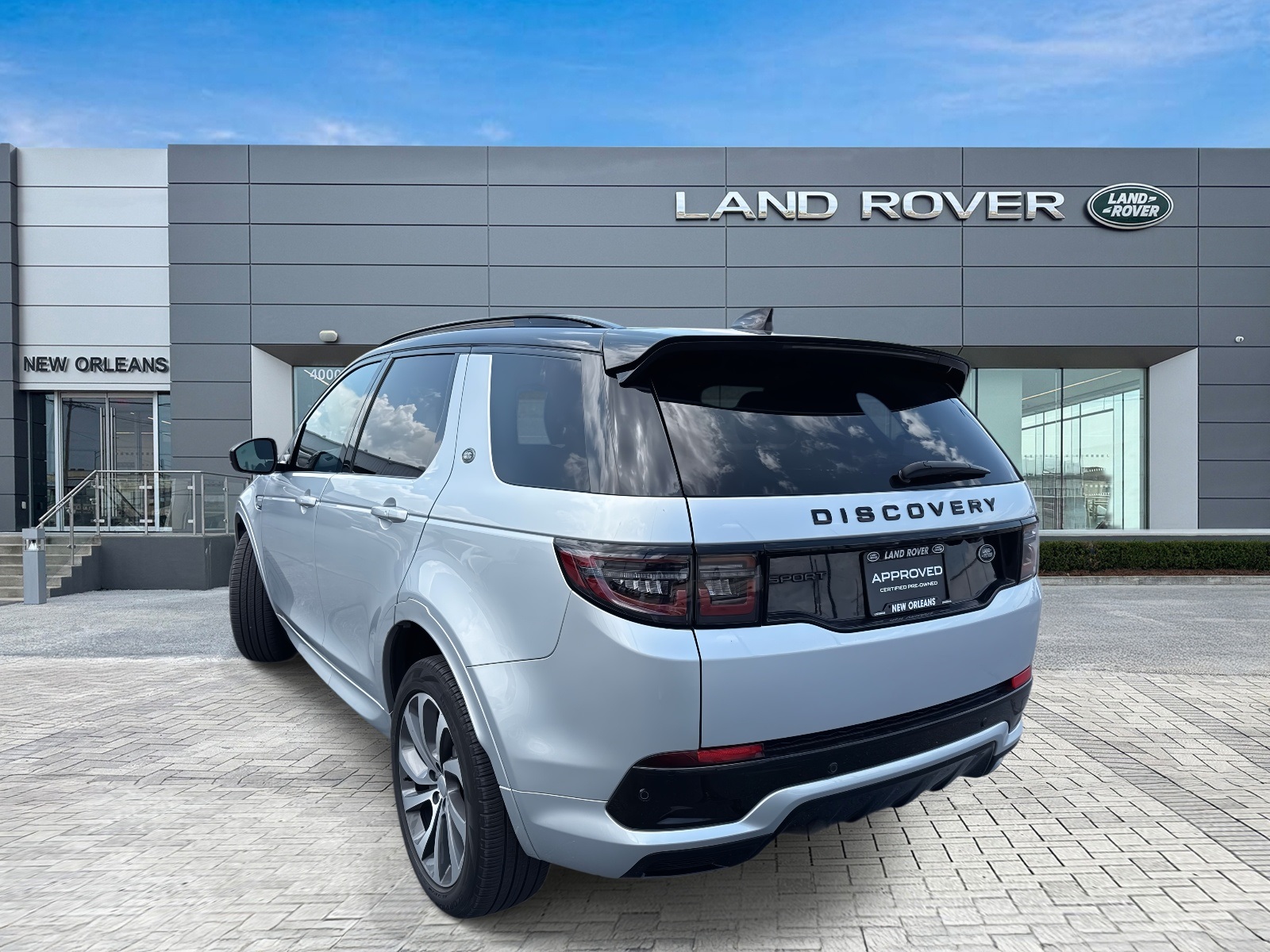 2023 Land Rover Discovery Sport SE R-Dynamic photo 4