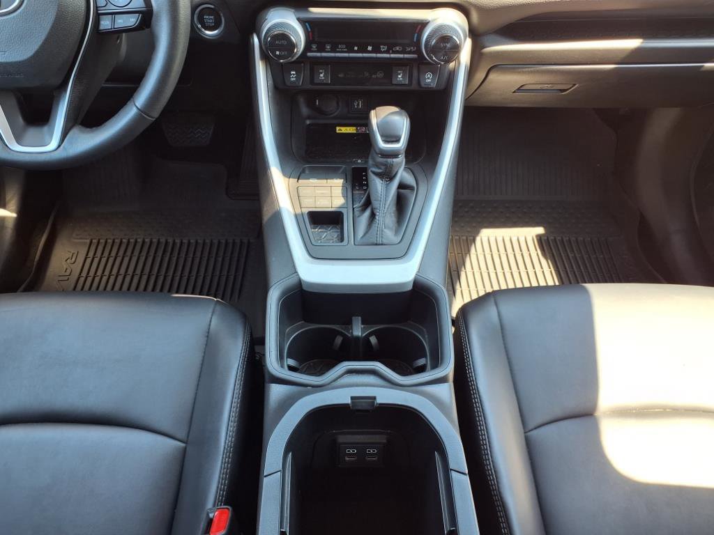 2024 Toyota RAV4 XLE Premium photo 15