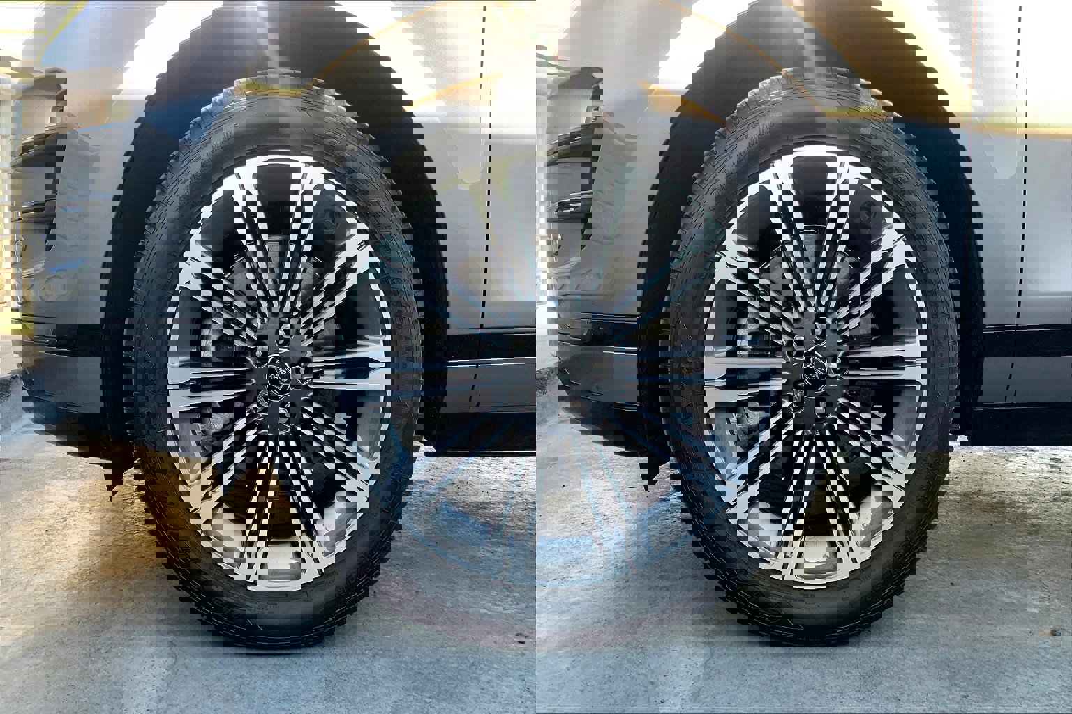 2024 Land Rover Range Rover Evoque Dynamic SE photo 6