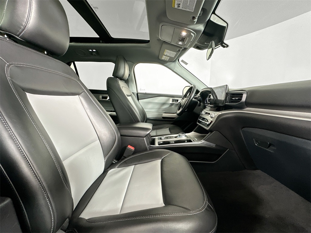 2022 Ford Explorer XLT photo 24