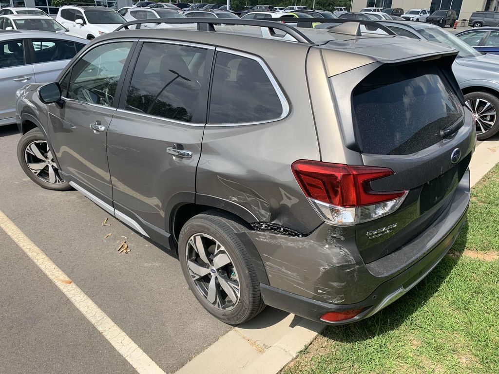 2019 Subaru Forester Touring photo 3