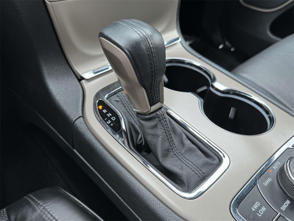 2016 Jeep Grand Cherokee Summit photo 21