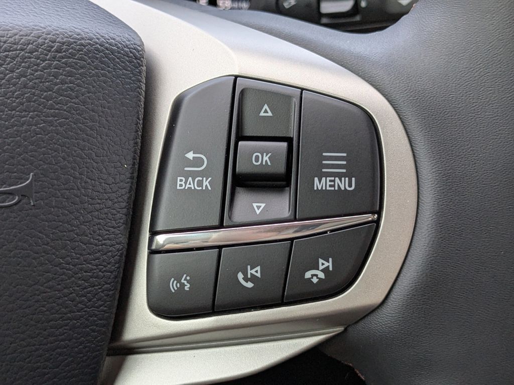 2025 Ford Explorer photo 26