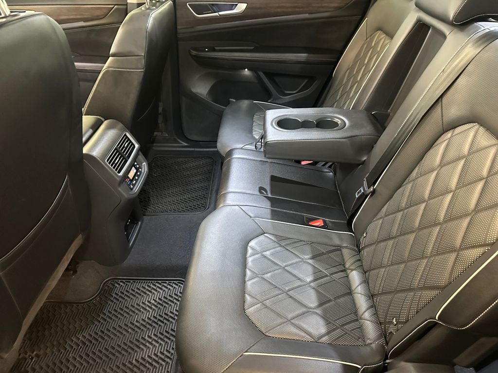 2024 Volkswagen Atlas SEL Premium R-Line photo 19