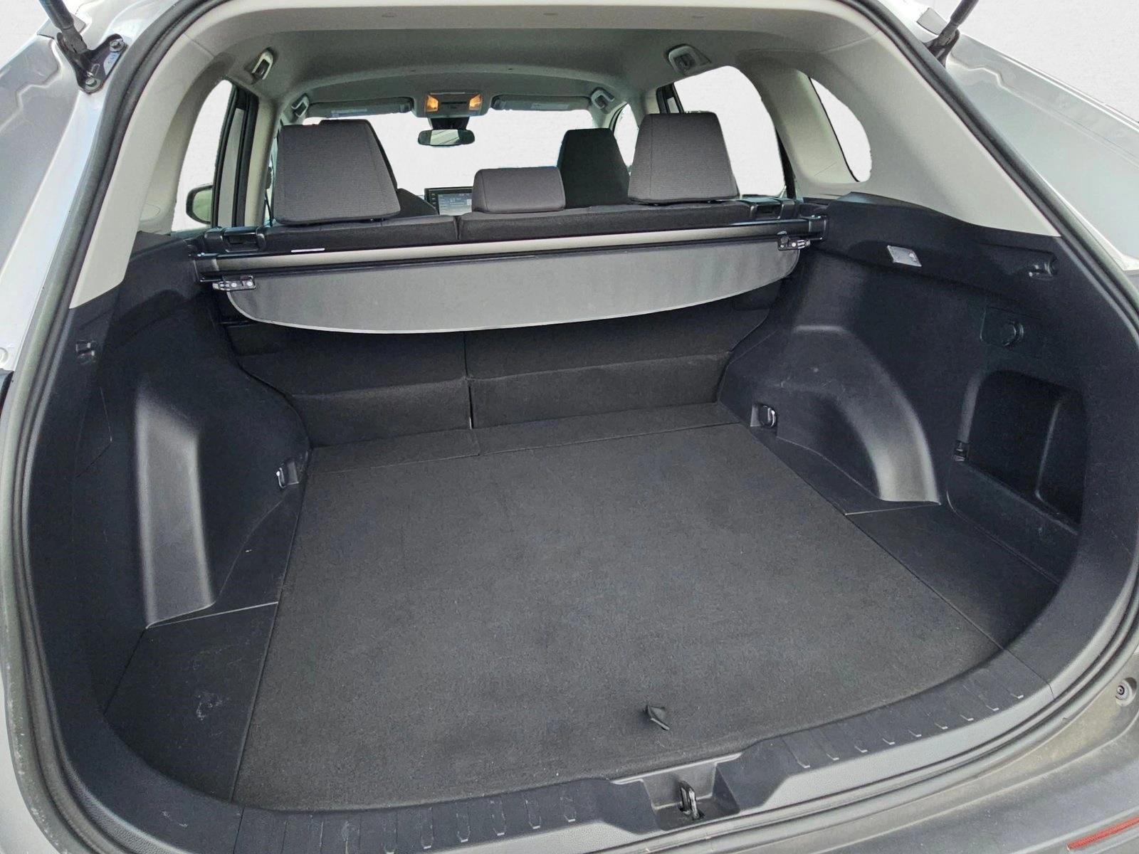 2020 Toyota RAV4 XLE photo 3