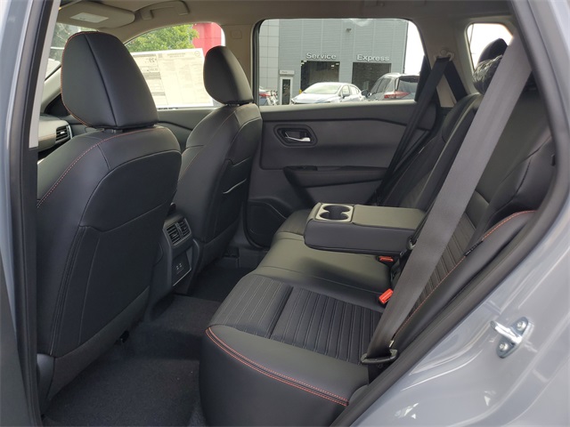 2026 Nissan Rogue SV photo 2