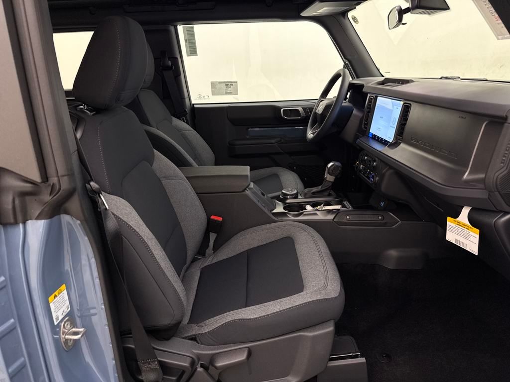 2025 Ford Bronco Base photo 19