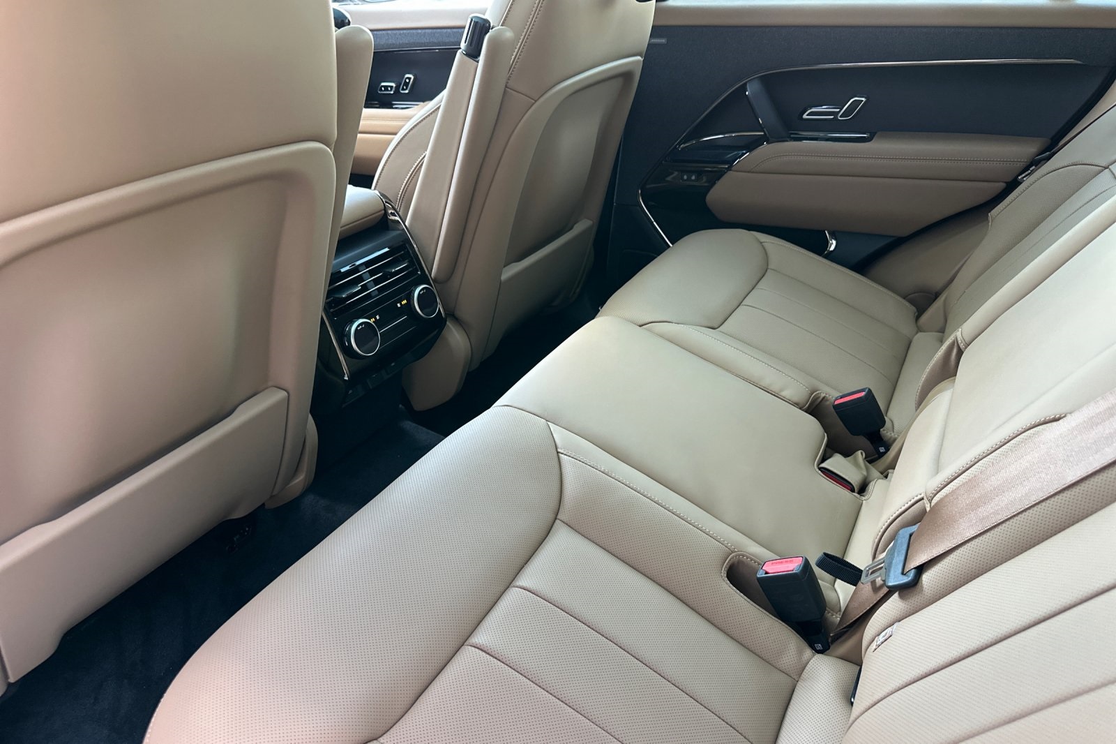 2025 Land Rover Range Rover Sport SE photo 12