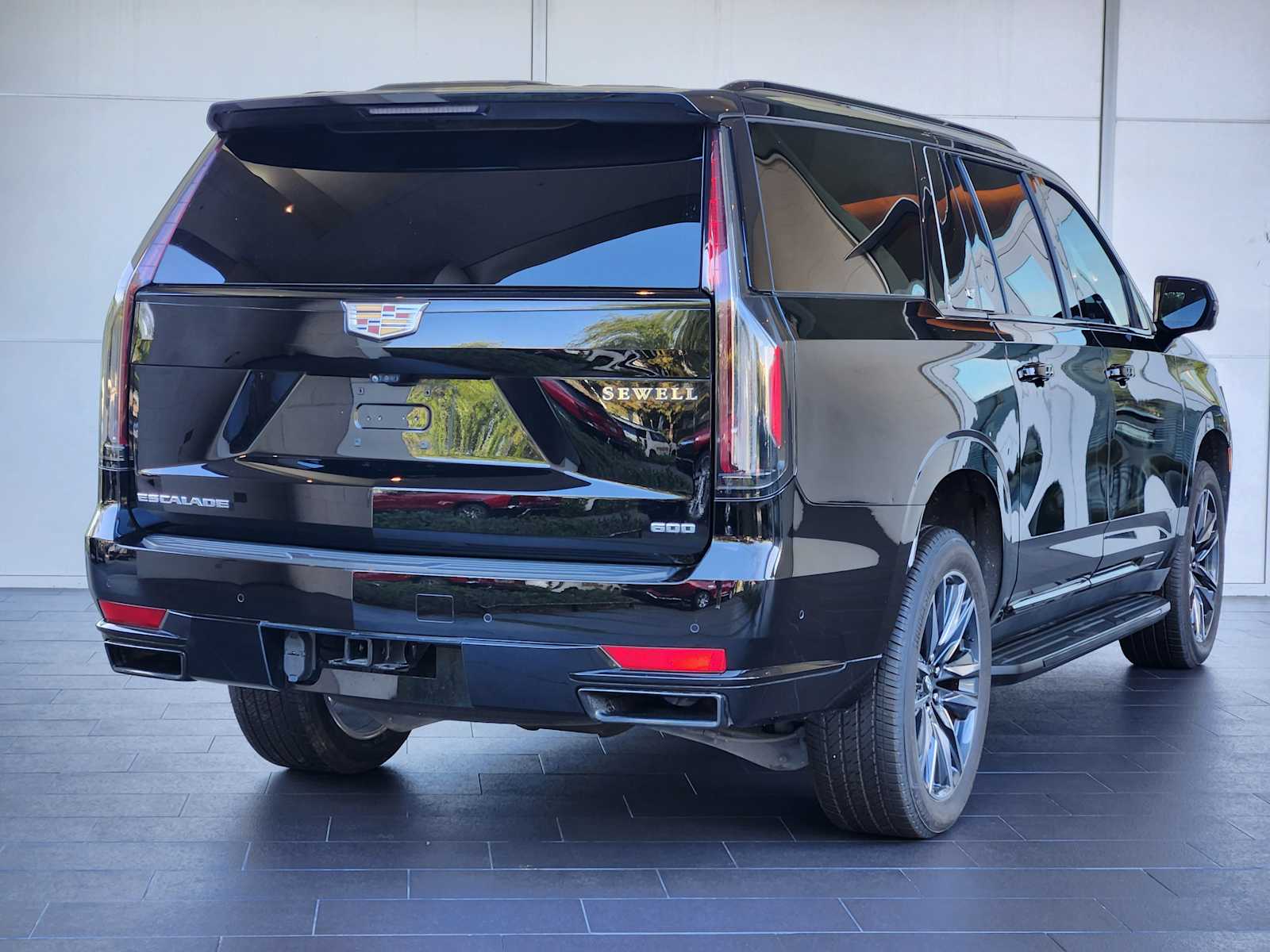 2023 Cadillac Escalade ESV Sport photo 4