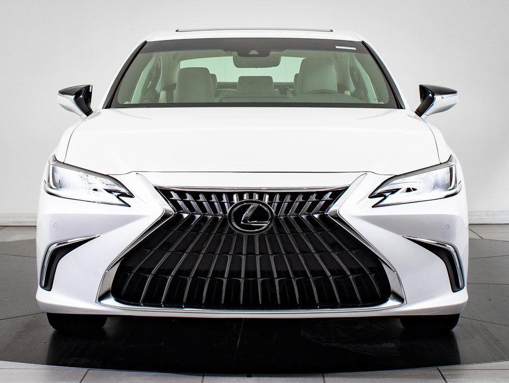 2025 Lexus ES 300h photo 2