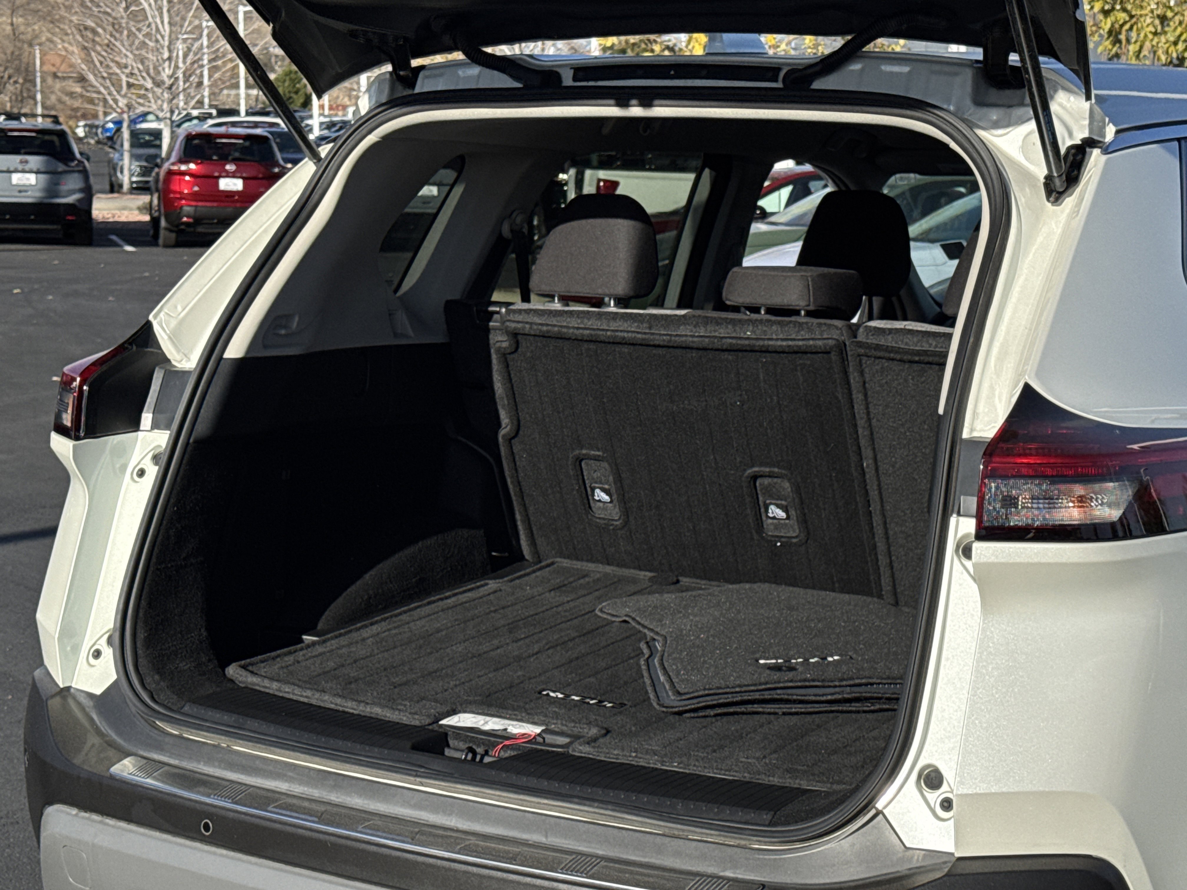 2023 Nissan Rogue SV photo 2