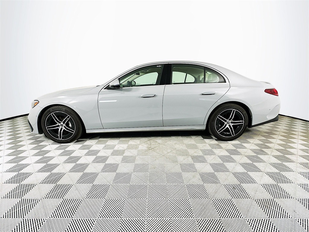 2024 Mercedes Benz E 350 4MATIC photo 4