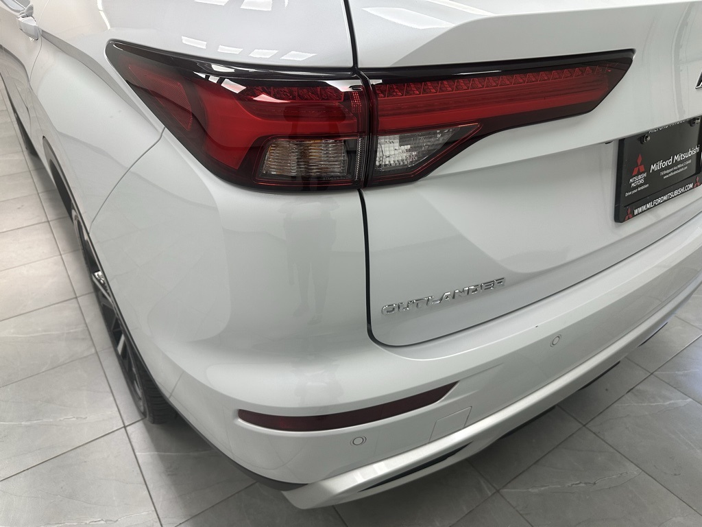 2024 Mitsubishi Outlander SE photo 5
