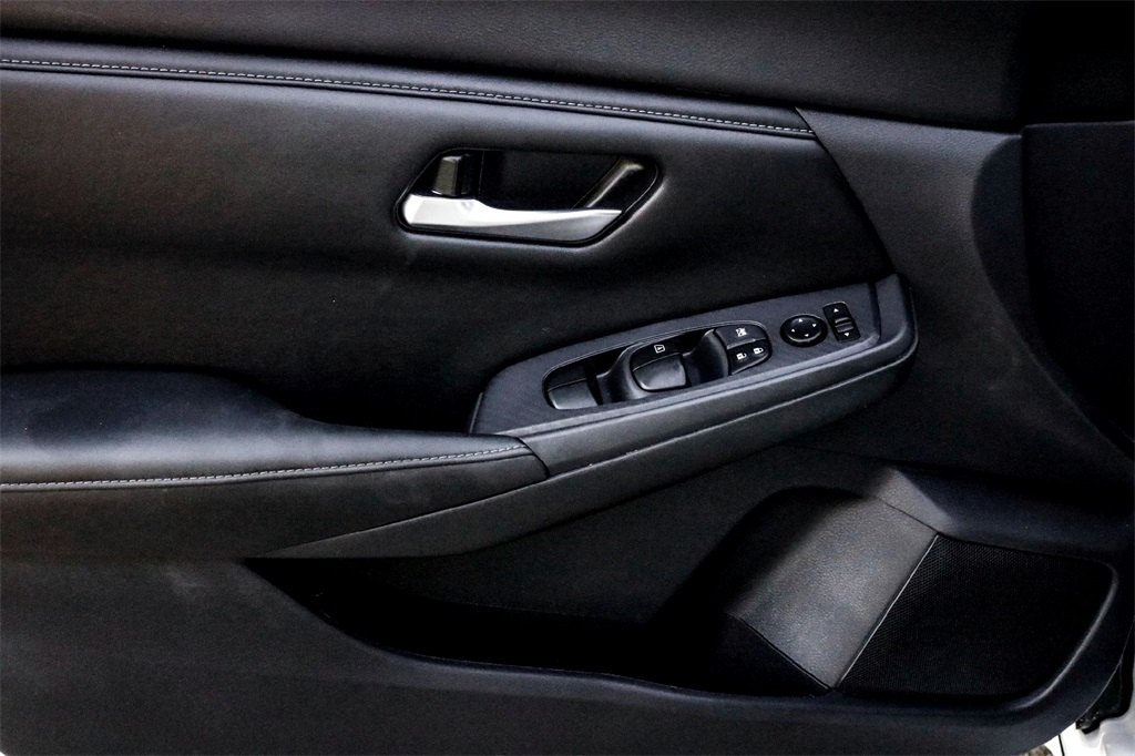 2025 Nissan Sentra SV photo 9