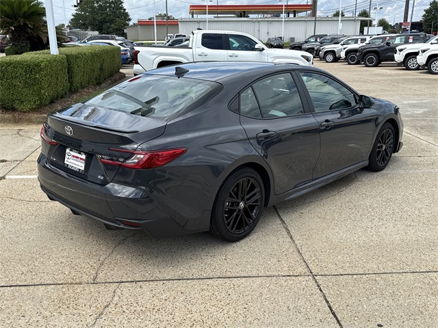 2025 Toyota Camry SE photo 3
