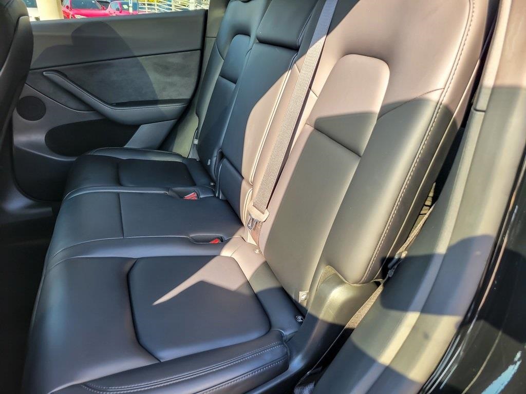2025 Tesla Model Y Long Range photo 9