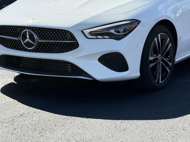 2025 Mercedes Benz CLA 250 4MATIC photo 2