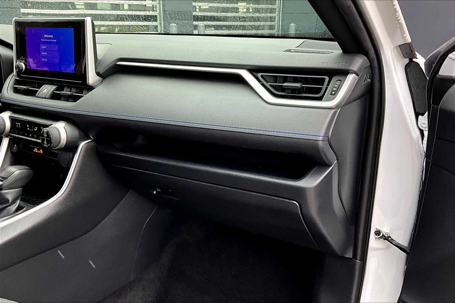 2024 Toyota RAV4 Hybrid SE photo 17