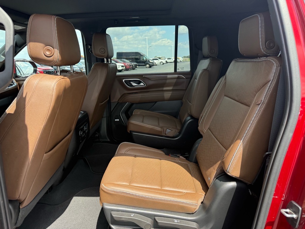 2023 Chevrolet Suburban High Country photo 13