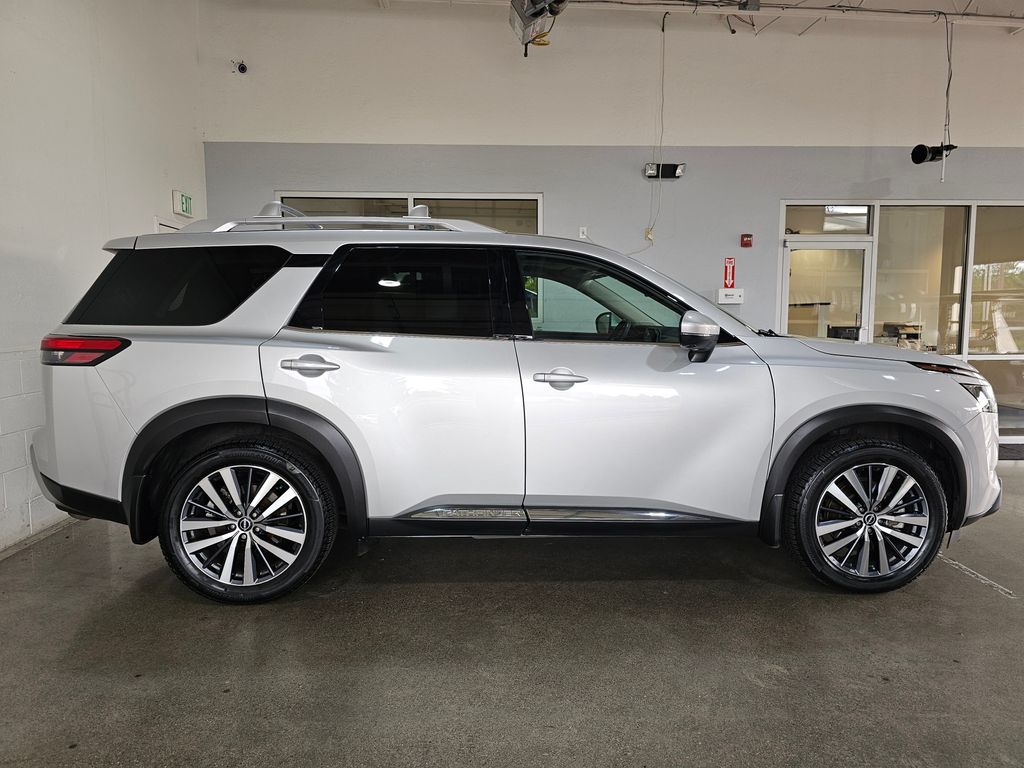 2022 Nissan Pathfinder Platinum photo 4