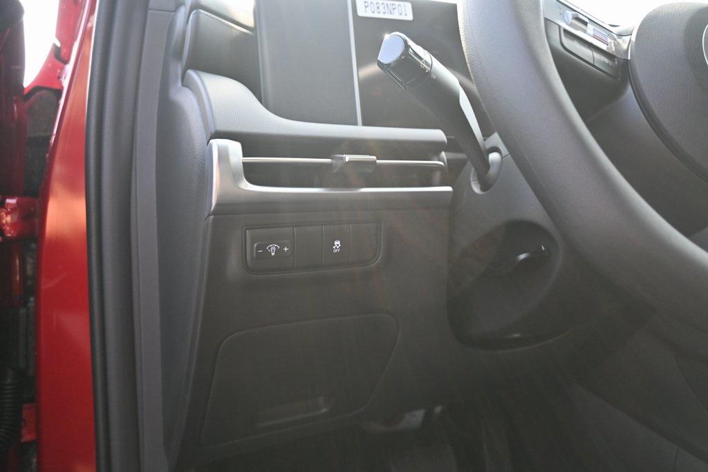 2025 Hyundai Tucson SE photo 16
