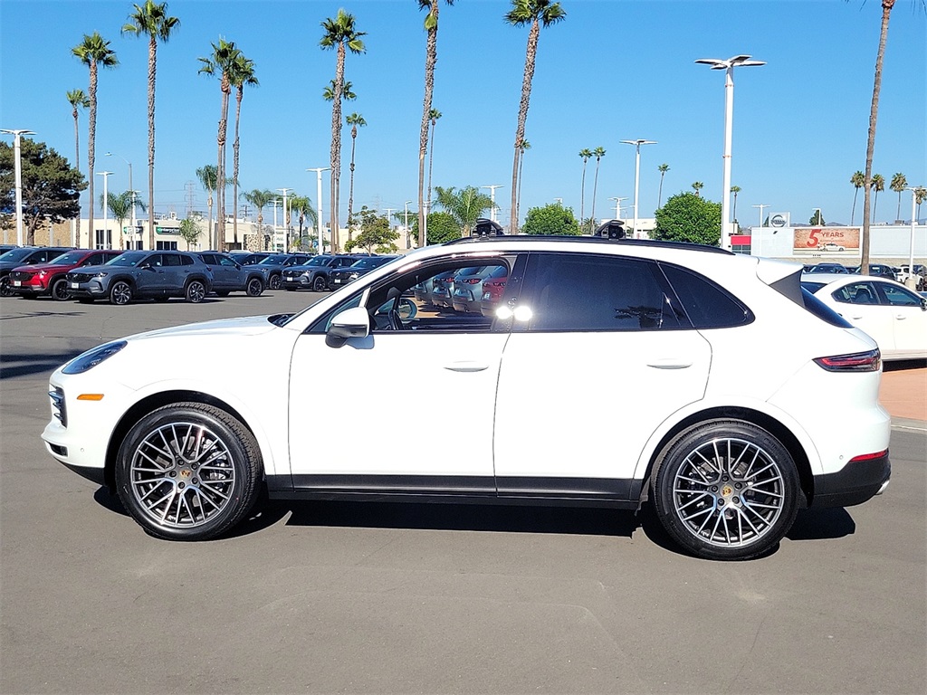 2022 Porsche Cayenne Base photo 3