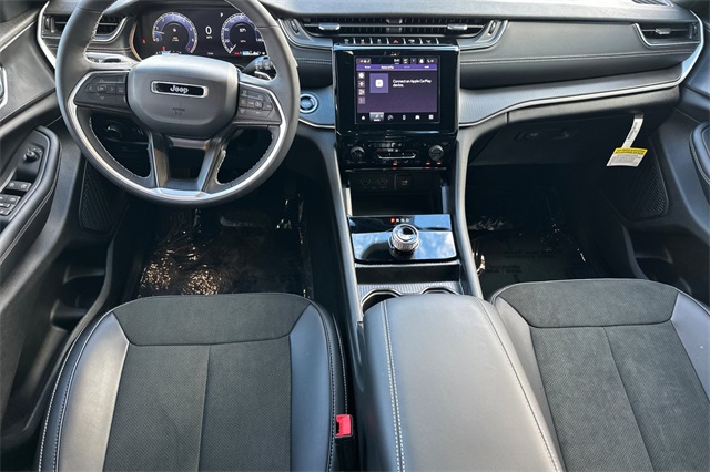 2025 Jeep Grand Cherokee Altitude photo 12