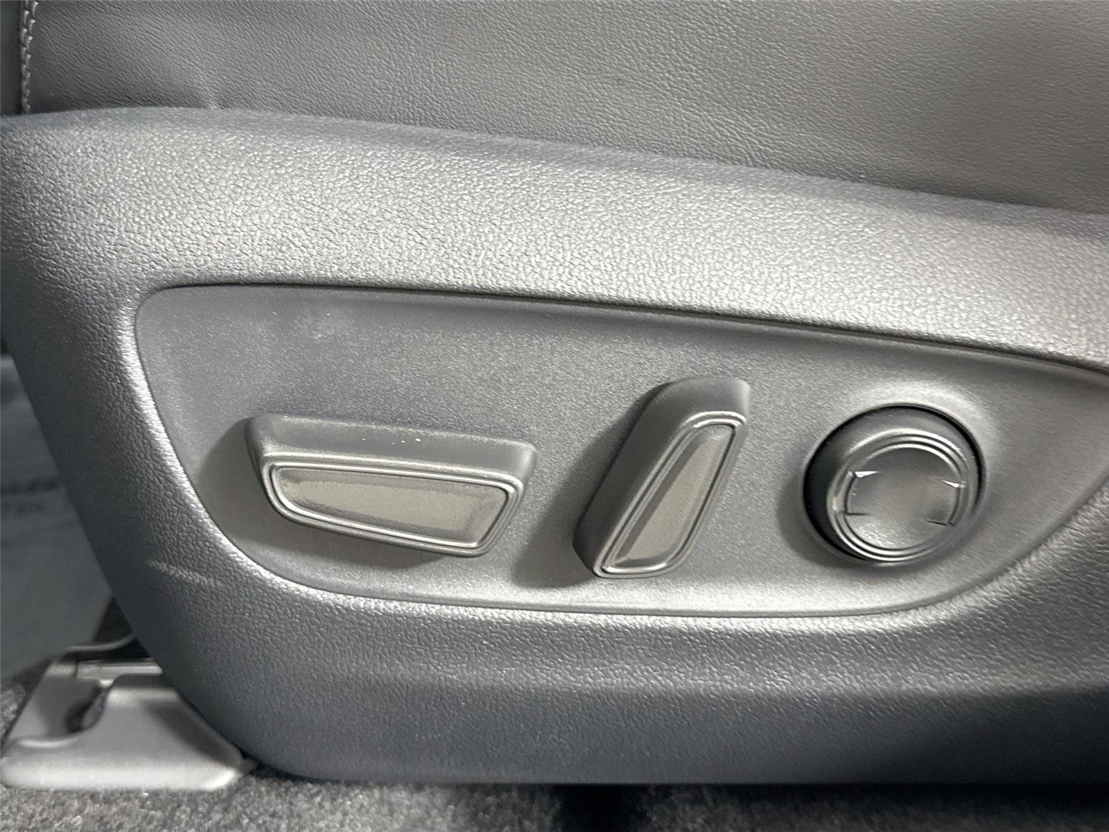 2025 Toyota RAV4 Hybrid XLE Premium photo 29