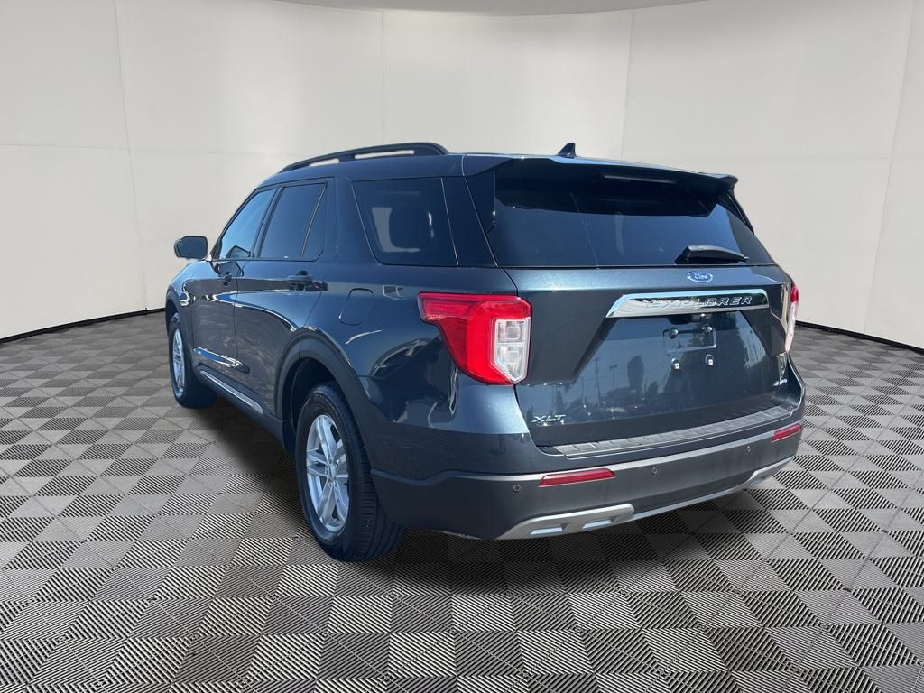 2023 Ford Explorer XLT photo 2