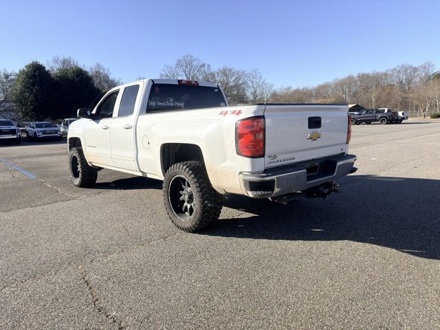 2018 Chevrolet Silverado LT photo 4