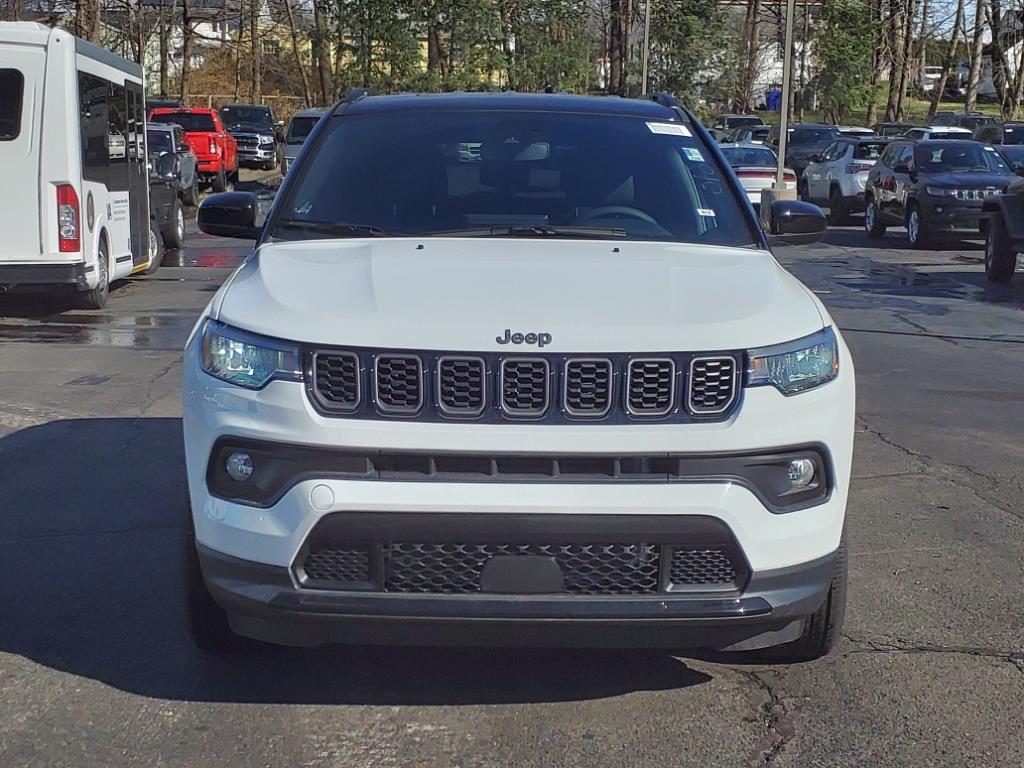 2024 Jeep Compass Latitude photo 2