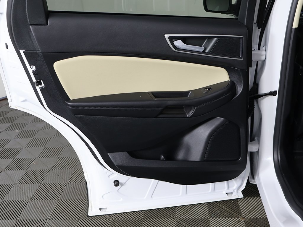 2022 Ford Edge SEL photo 22