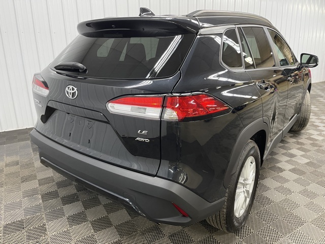 2022 Toyota Corolla Cross LE photo 4